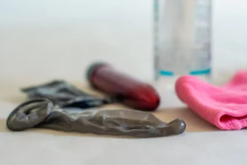 Erstes Mal Geschichten: Kondome, Vibrator, Gleitgel und Höschen